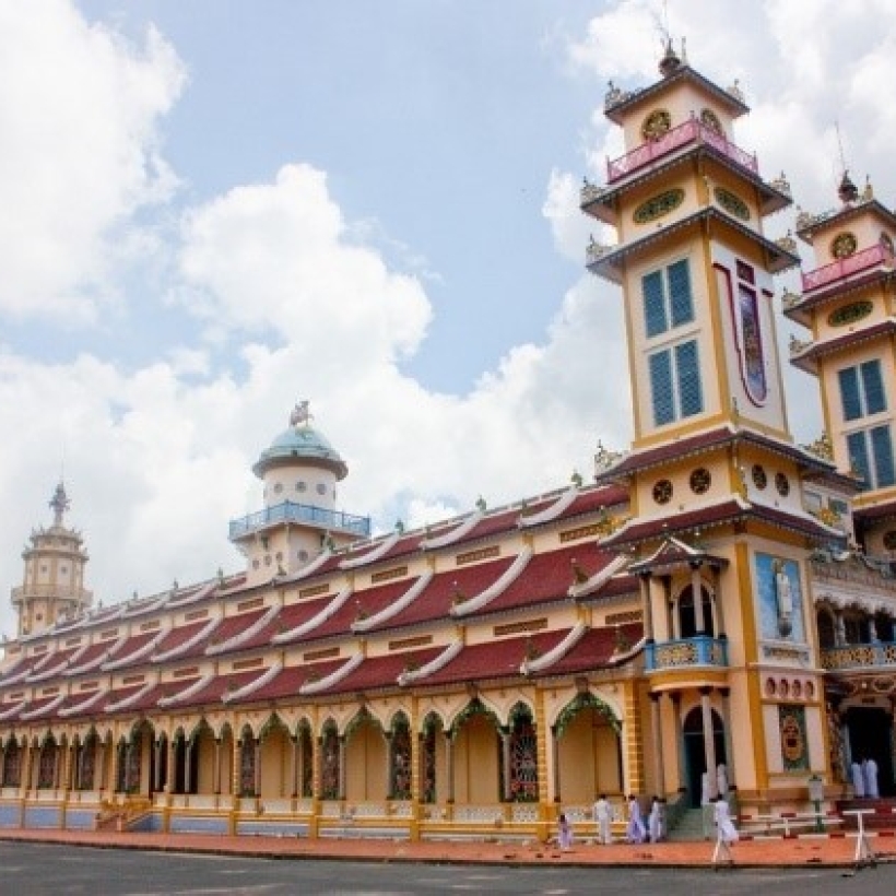 Hành Trình 1 Ngày: Toà Thánh Cao Đài & Địa Đạo Củ Chi