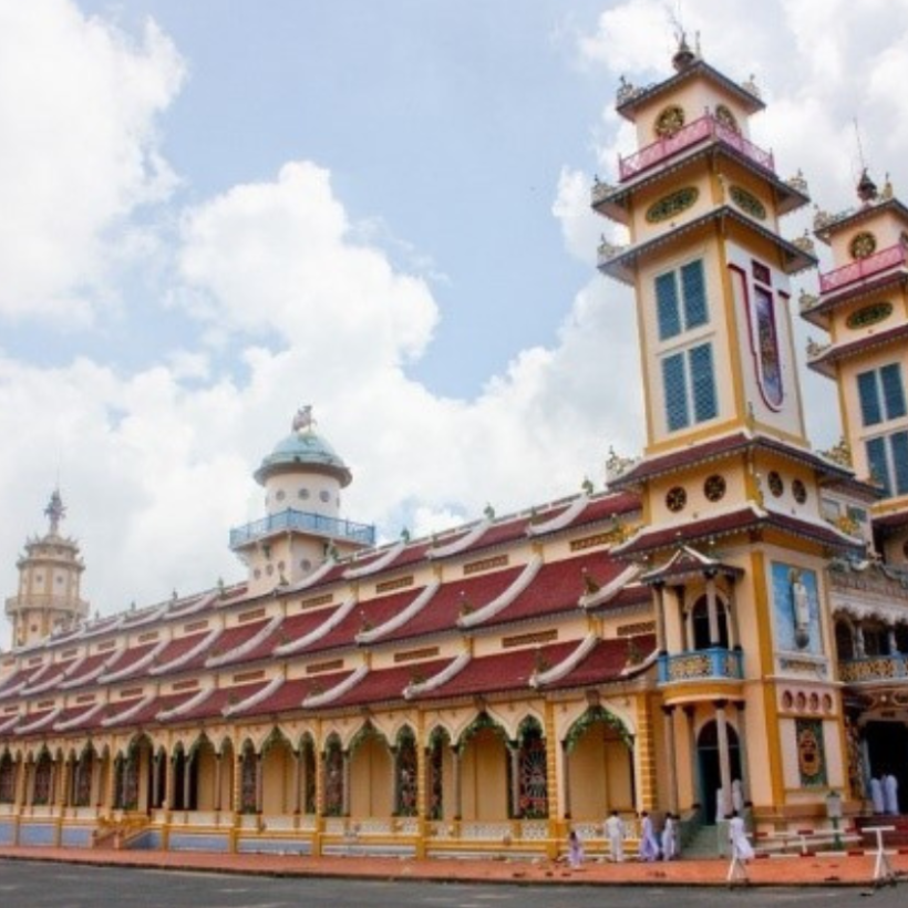 A day Cao Dai Temple & Cu Chi Tunnels